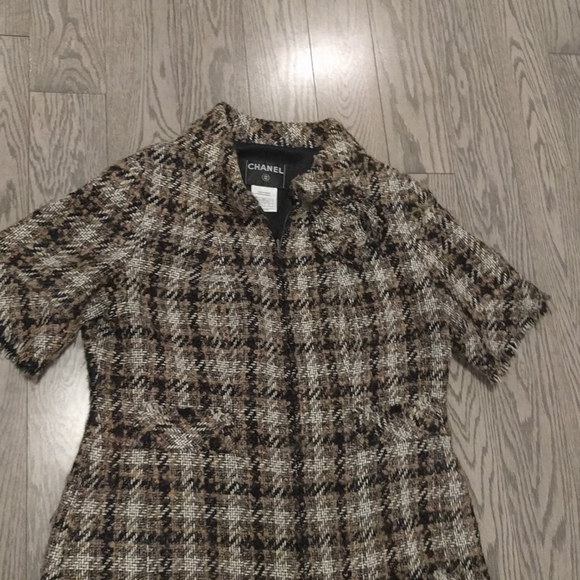 Beautiful cape by Chanel 🌸🌸🍀🌸🌸🌼🌼🌼 - Picture 5 of 15